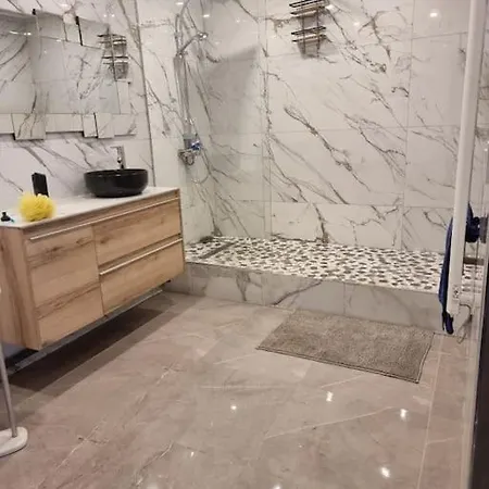 Love Jacuzzi Apartment *
