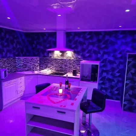 Love Jacuzzi Apartment *