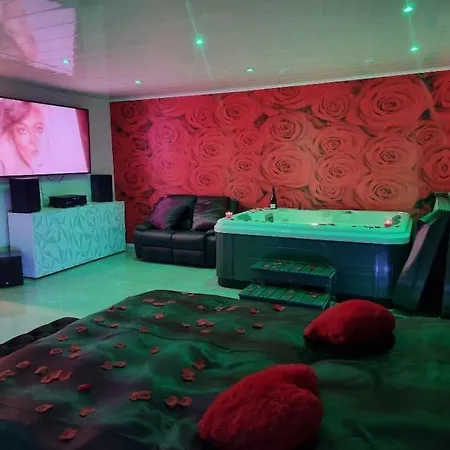 Love Jacuzzi Apartment